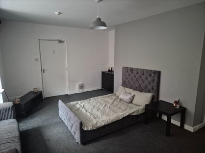 Studio Flat, Argyle Square, SR2