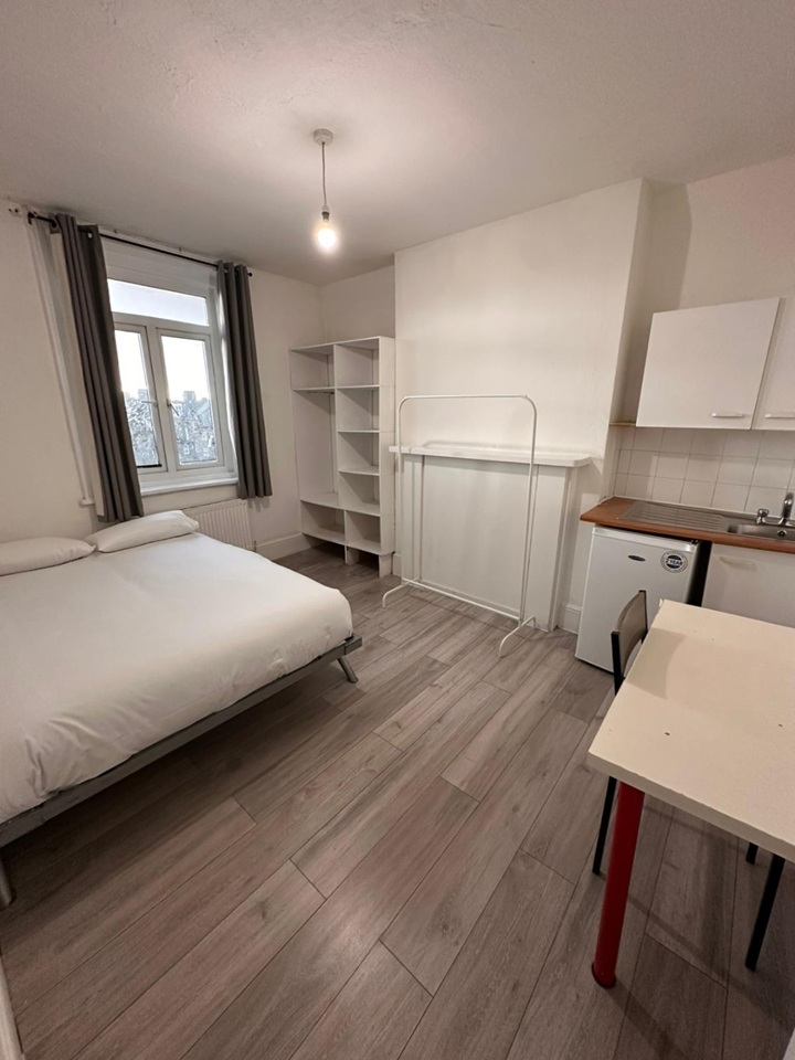 Room in a Shared Flat, Kilburn High Road, NW6
