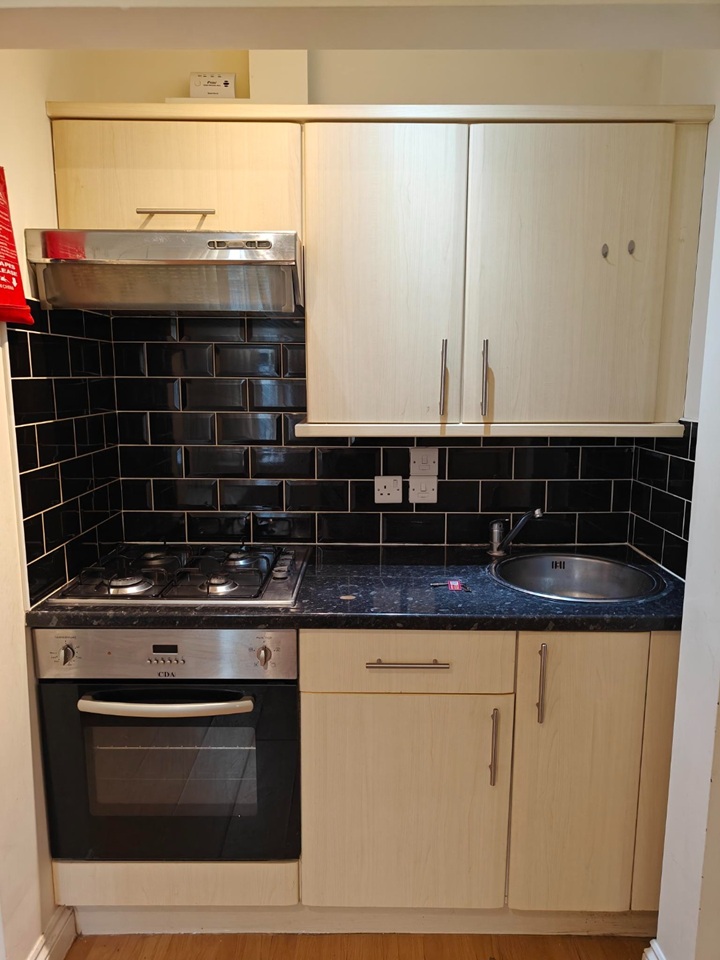 Additional image 3 of Studio Flat, Oxford Road, RG30, N1 7GU