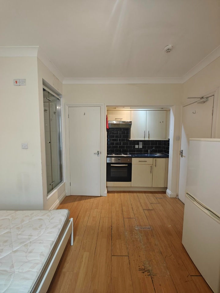 Additional image 2 of Studio Flat, Oxford Road, RG30, N1 7GU