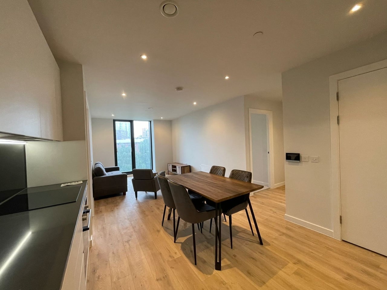 2 Bed Flat, The Gate, M4