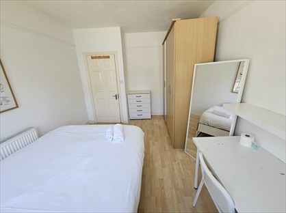 Room in a Shared House, Lingwell Road, SW17