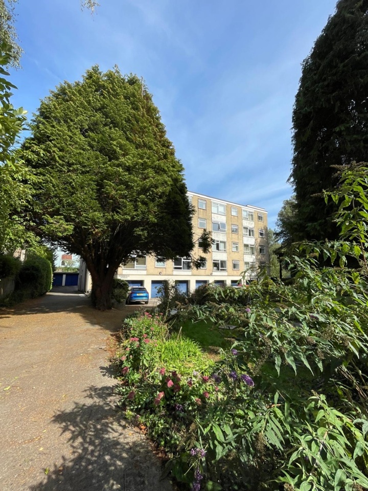 1 Bed Flat, Downfield Road, BS8, N1 7GU
