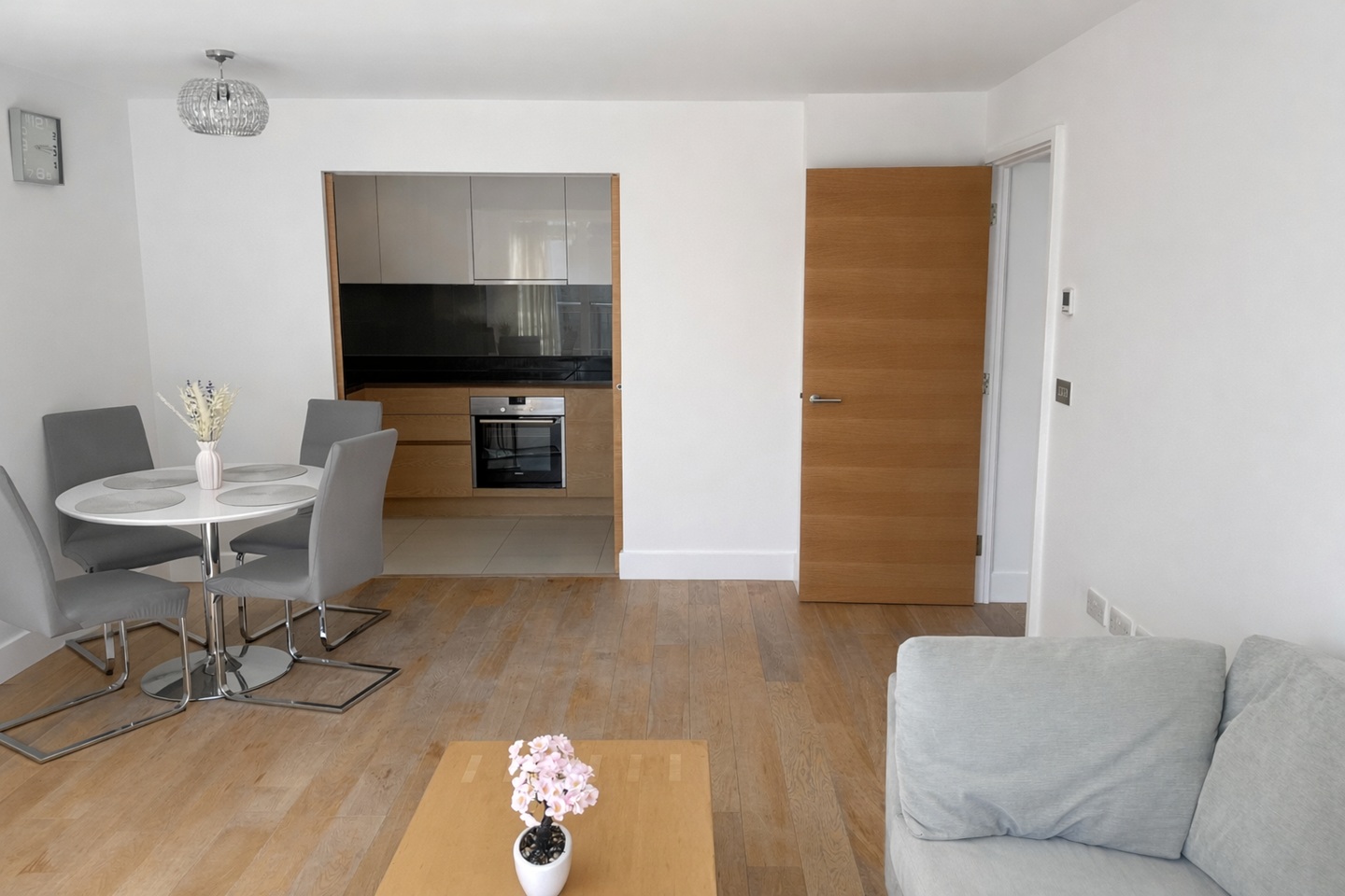 Additional image 3 of 2 Bed Flat, Marlowe House, CB5, N1 7GU