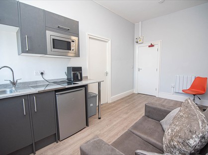 1 Bed Flat, Stile Common Road, HD4