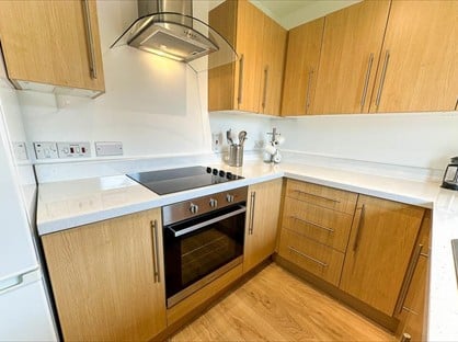 1 Bed Flat, Fairfield Road, RH19