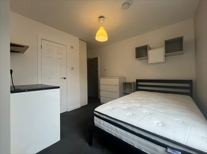 Room in a Shared House, Barton Lane, M30