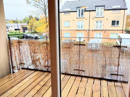 2 Bed Flat, Savoy Court, LS28