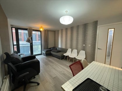 2 Bed Flat, Southside, B5