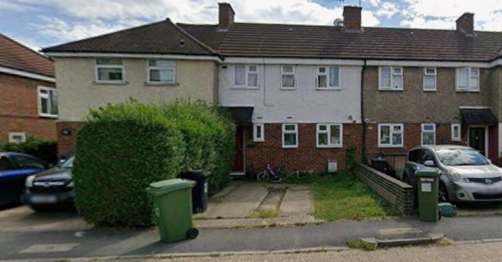 Studio Flat, Cleeve Road, KT22