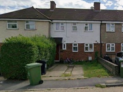 Studio Flat, Cleeve Road, KT22