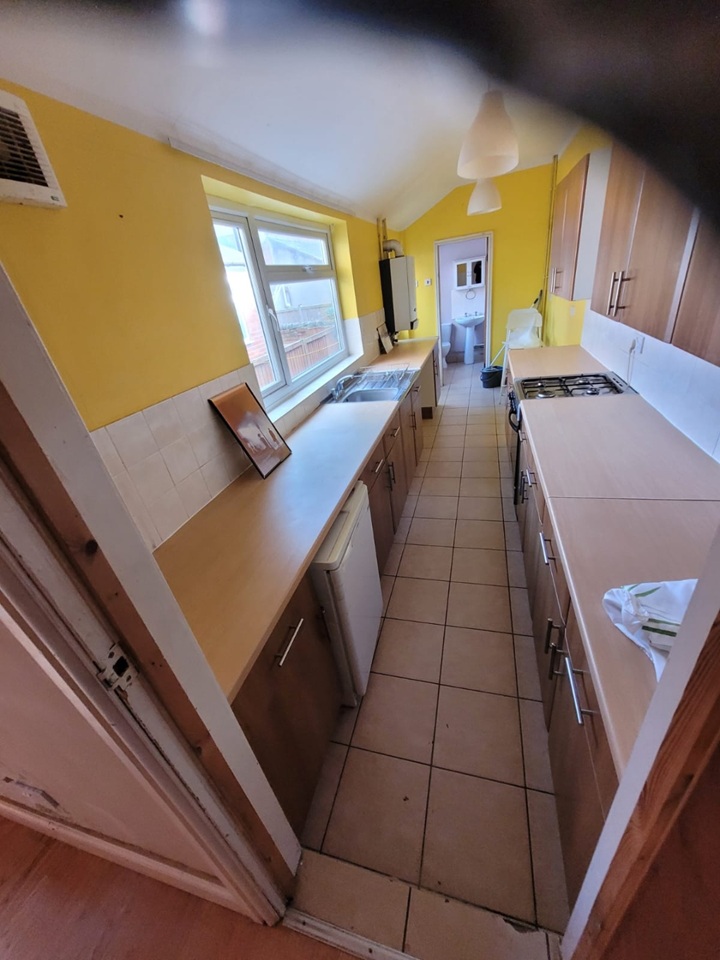 4 Bed Terraced House, Pyatt St, NG2, N1 7GU