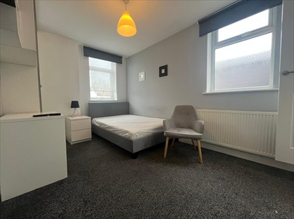 Room in a Shared House, Moorside Road, M27