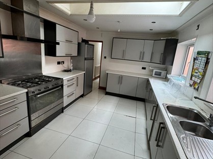 Room in a Shared House, Ellesmere Road, B8