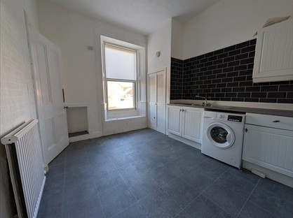 4 Bed Flat, Stenhousemuir, FK5