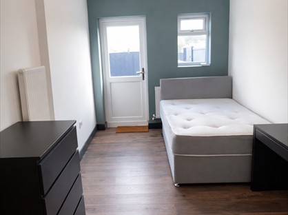 Room in a Shared House, Garland Road, SE18