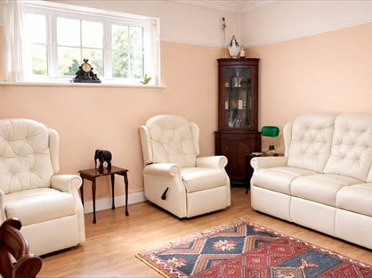 2 Bed Flat, Station Way, SM3