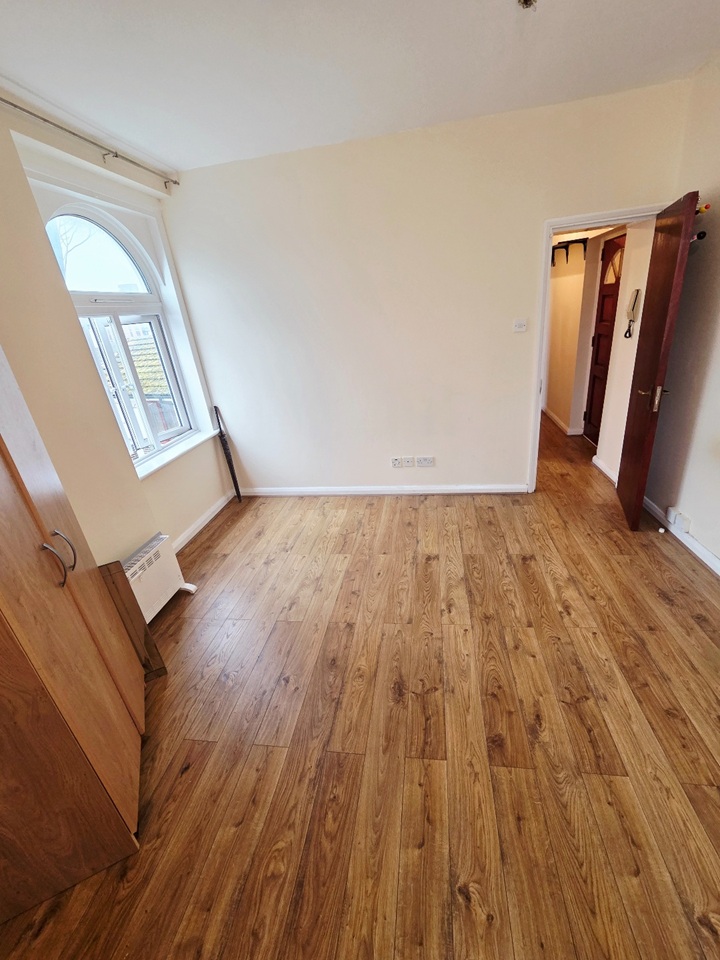 Additional image 4 of 1 Bed Flat, Oldfield Grove, SE16, N1 7GU