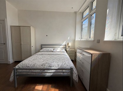 Studio Flat, Haredon House, SM3