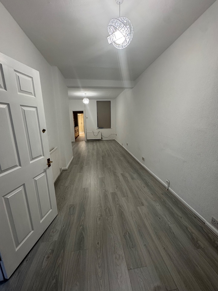 Studio Flat, Sparkbrook St, CV1, N1 7GU