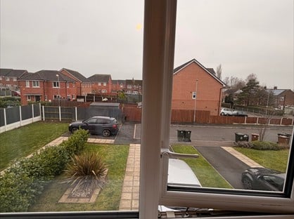 Room in a Shared House, Middleton, M24