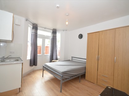 Bedsit, Laleham Road, SE6
