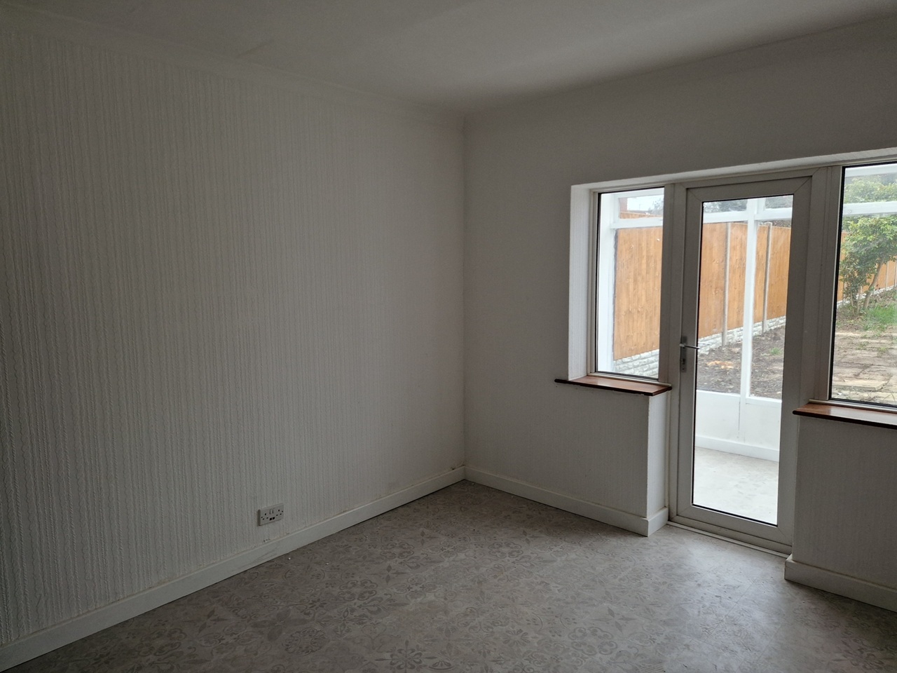 Additional image 3 of 4 Bed Semi-Detached House, Knoll Drive, CV3, N1 7GU