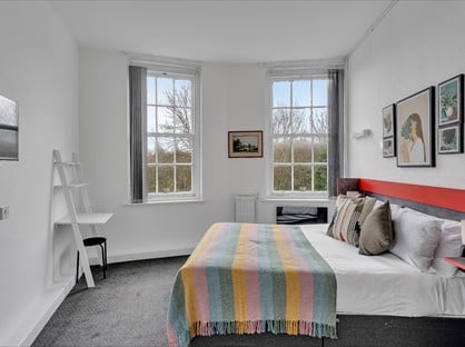 Room in a Shared Flat, Station Hotel, DY1