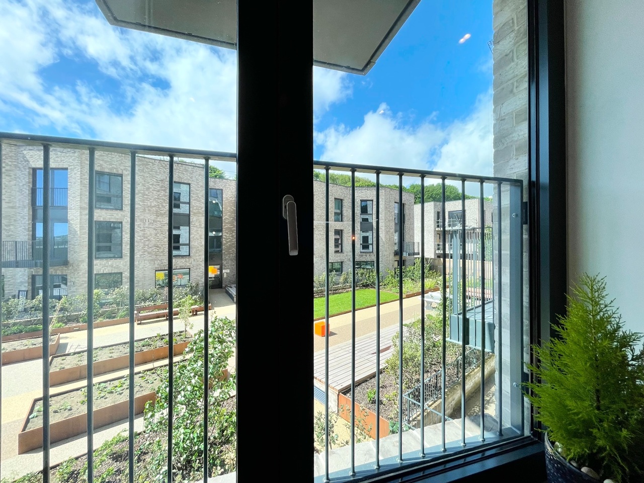 1 Bed Flat, The Furlong, BN2 photo 3
