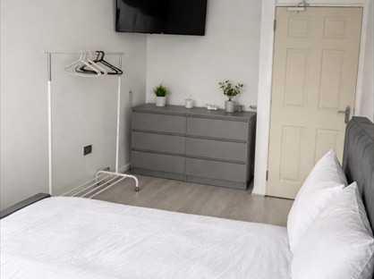 Room in a Shared House, Church Road, B31