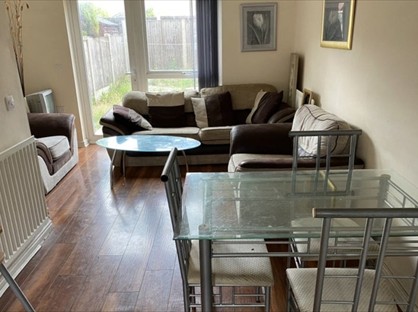 Room in a Shared House, Hitchen St, M13