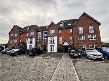 2 Bed Flat, Lyme Place, SK16