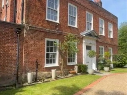 5 Bed Detached House, Bromley Common, BR2