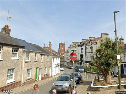 2 Bed Flat, Winner Street, TQ3