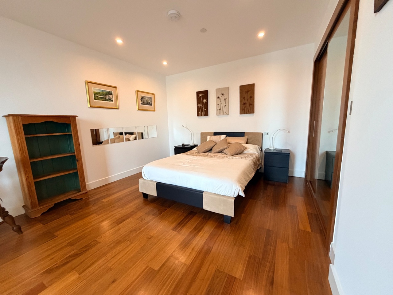 Studio Flat, The Hayes, CF10, N1 7GU