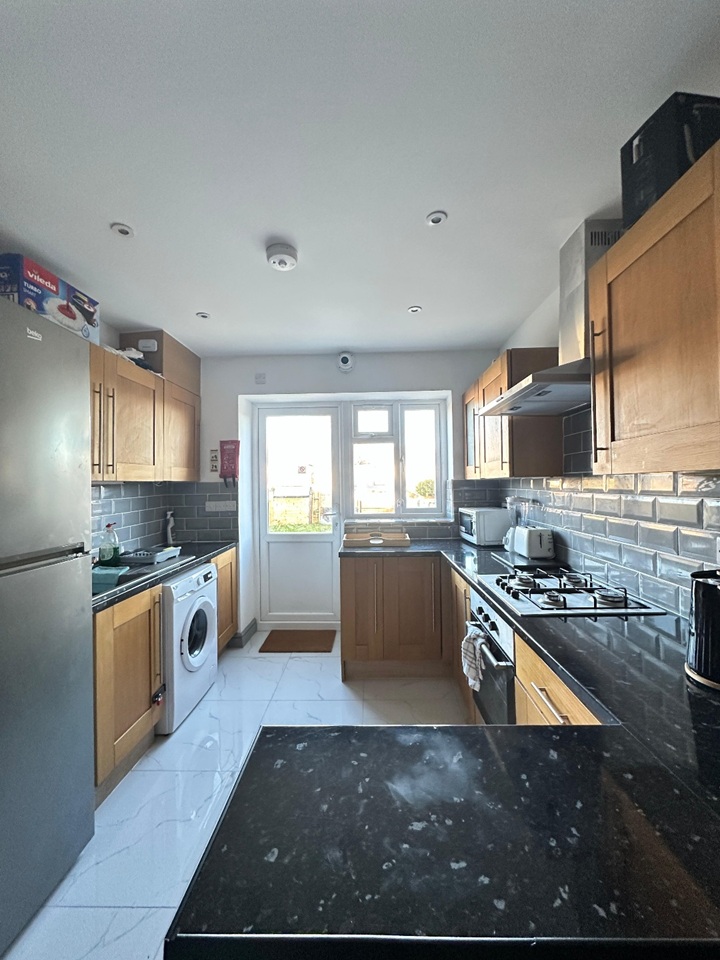 Additional image 2 of Room in a Shared House, Bassett Road, CV6, N1 7GU