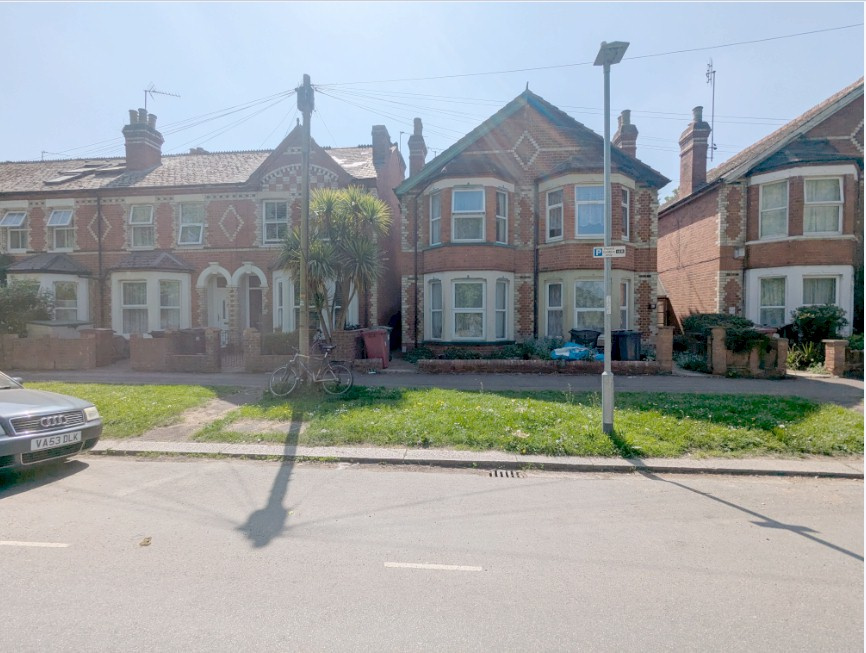 4 Bed Semi-Detached House, Palmer Park Avenue, RG6, N1 7GU