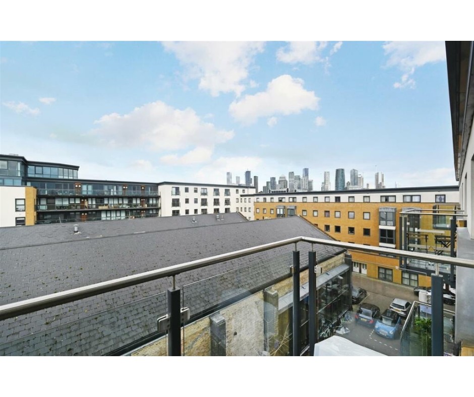London - 1 Bed Flat, Forge Square, E14 - To Rent Now for £1,800.00 p/m