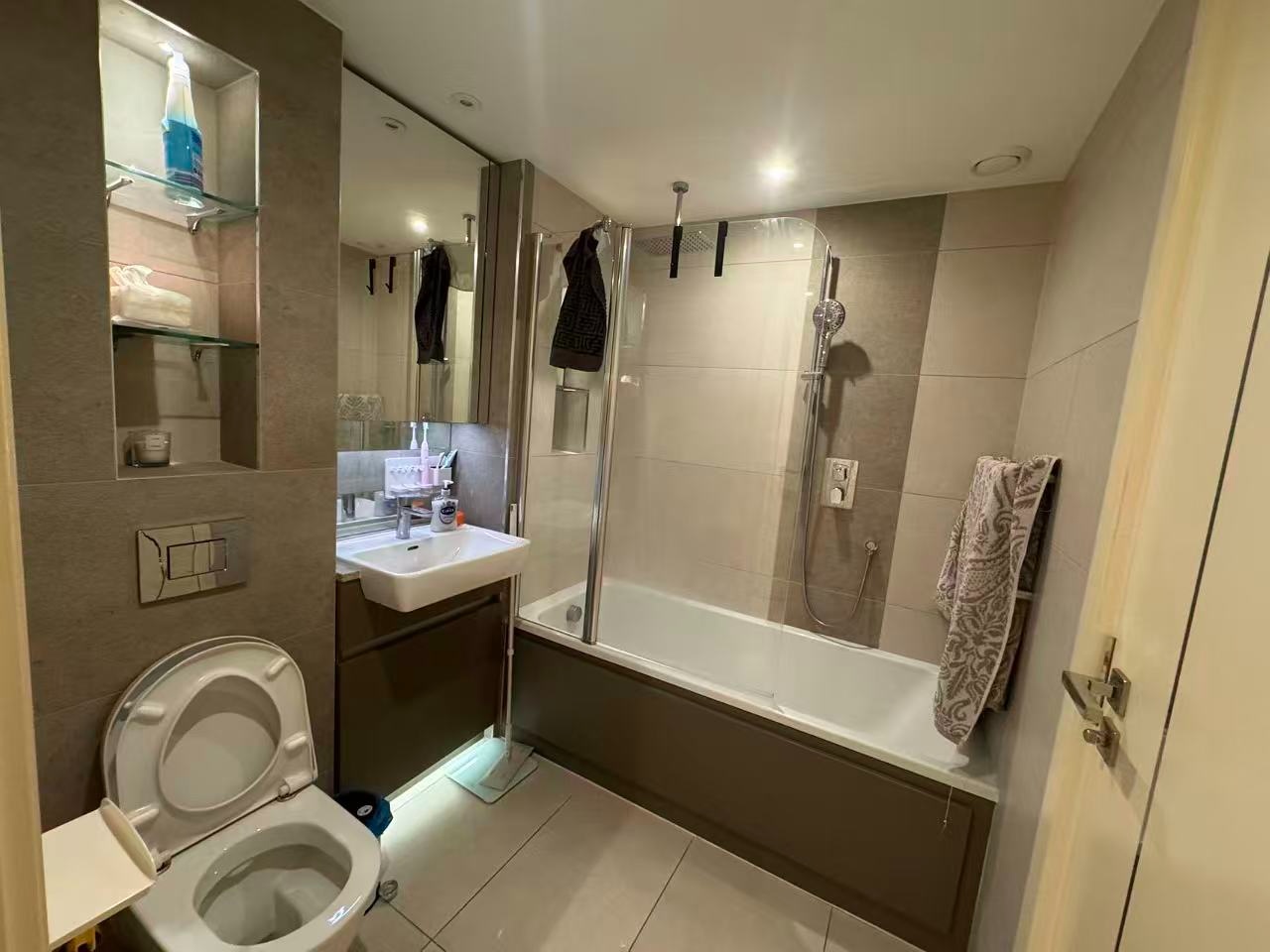 London - 1 Bed Flat, Biring House, SE18 - To Rent Now for £2,000.00 p/m