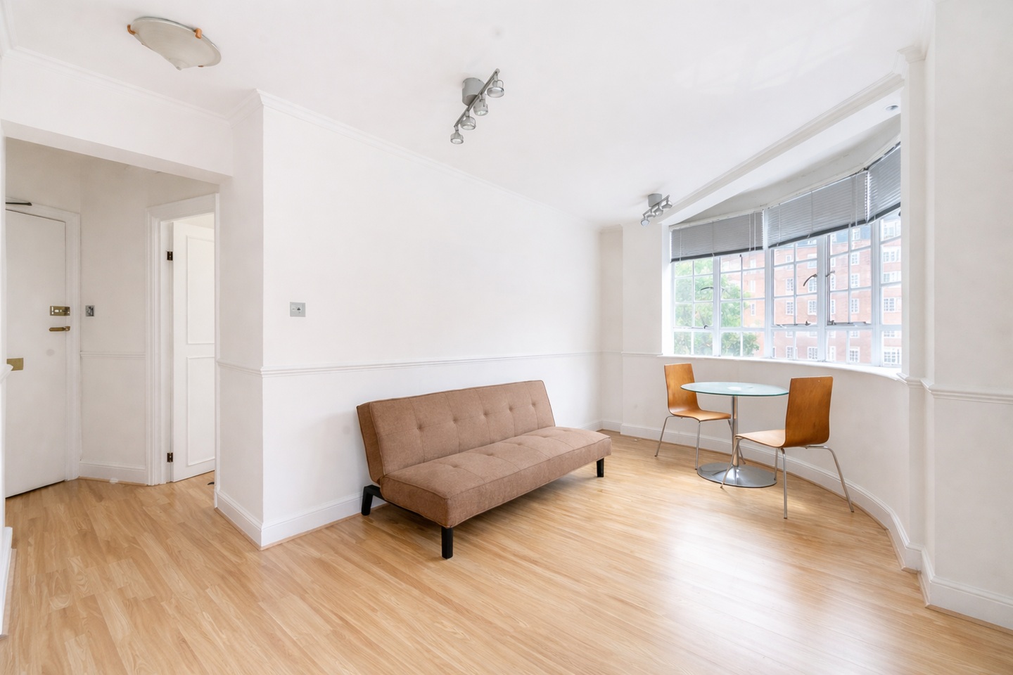 1 Bed Flat, Sloane Avenue, SW3 photo 2