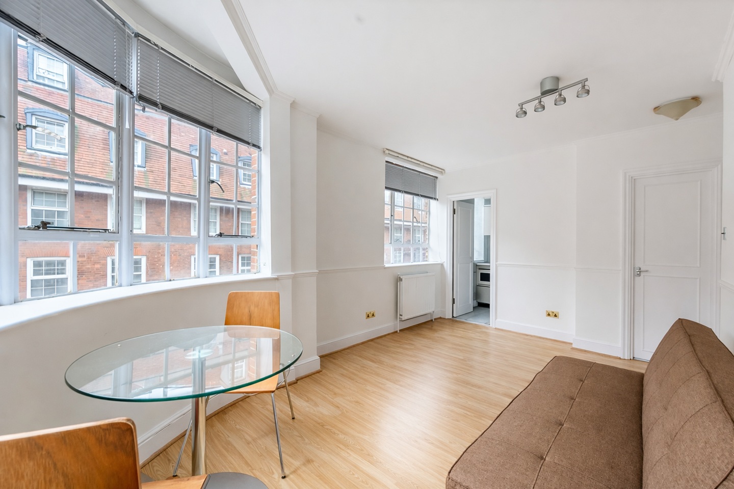 1 Bed Flat, Sloane Avenue, SW3