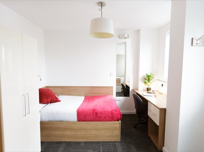 Studio Flat, Holloway Road, N7