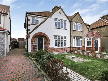 4 Bed Semi-Detached House, Devon Waye, TW5