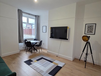 4 Bed Terraced House, Rochdale Road, M24