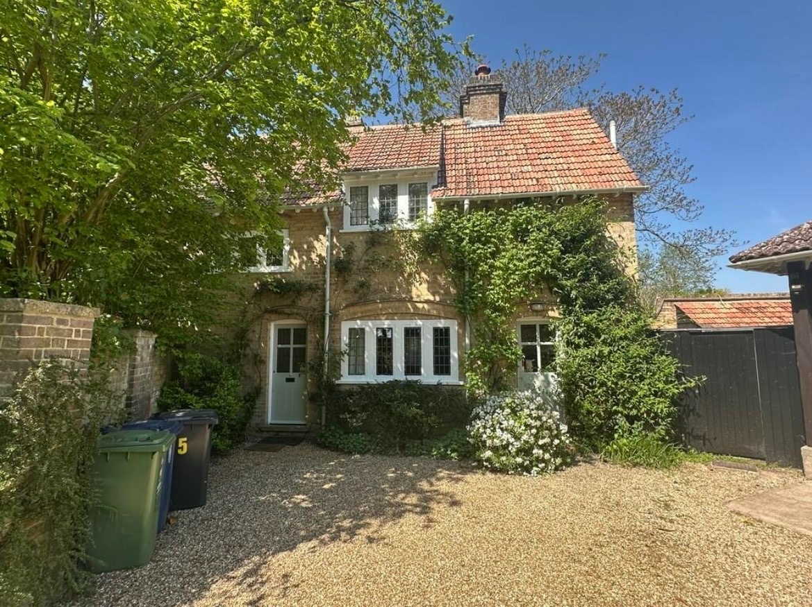 Room in a Shared House, The Footpath, CB3, N1 7GU