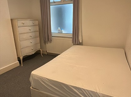 Room in a Shared House, Babington Road, NW4