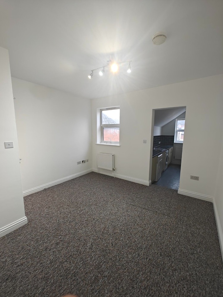 Additional image 3 of 1 Bed Flat, Elm Park Road, RG30, N1 7GU