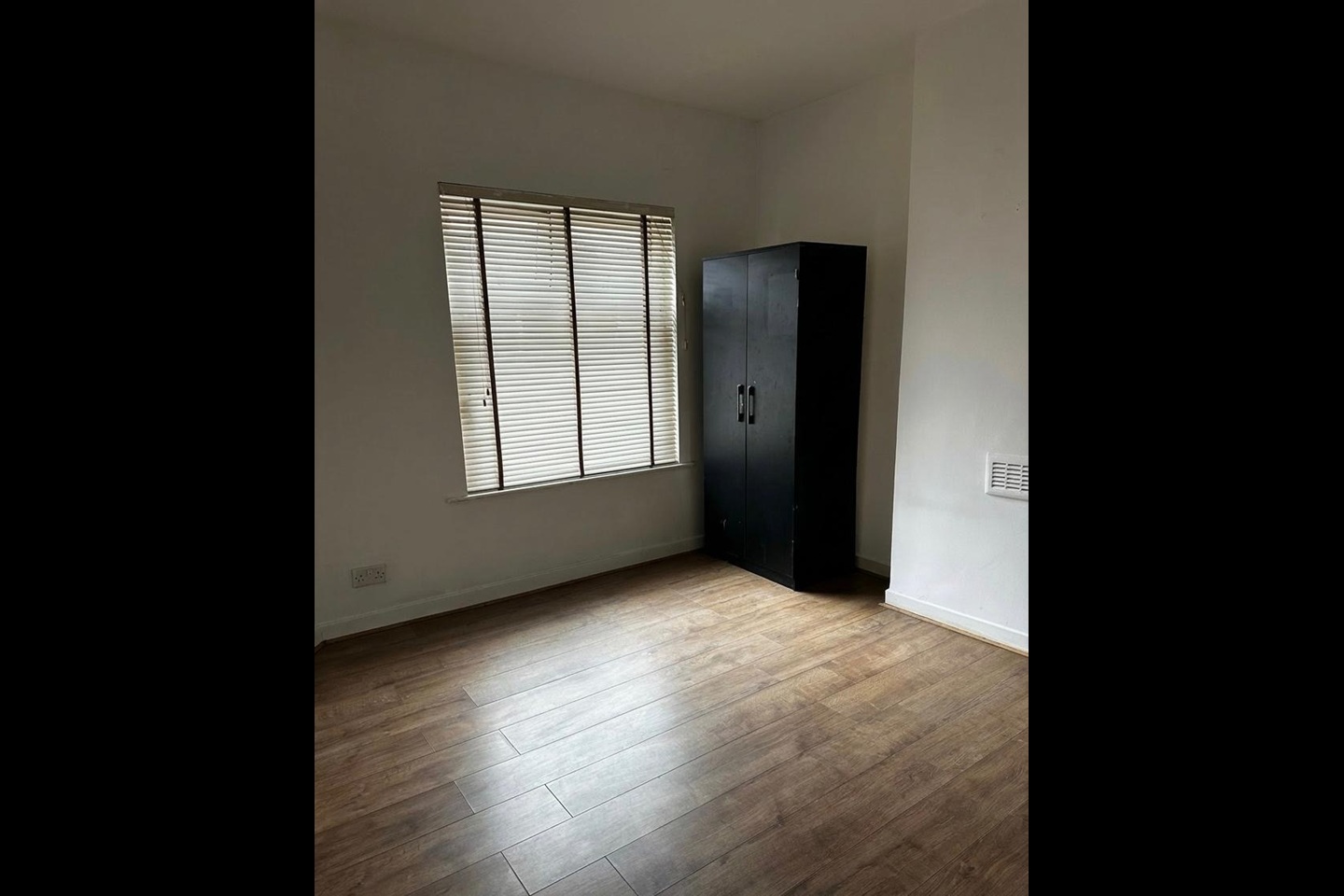 2 Bed Semi-Detached House, Percival St, LE5, N1 7GU