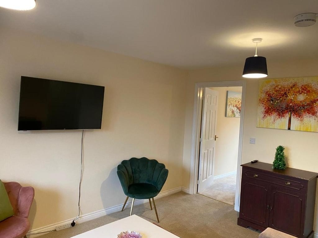 4 Bed Terraced House, Topper St, CB4, N1 7GU