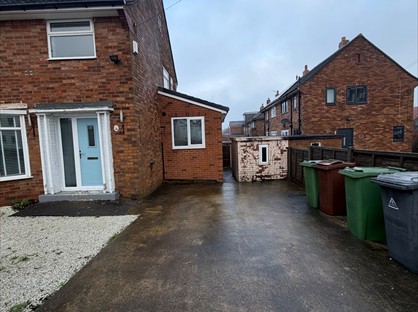 3 Bed Semi-Detached House, Old Farm Approach, LS16